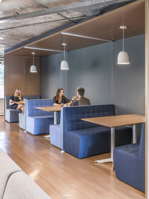 融合傳統(tǒng)與現(xiàn)代 打造靈活多變的辦公室室內設計